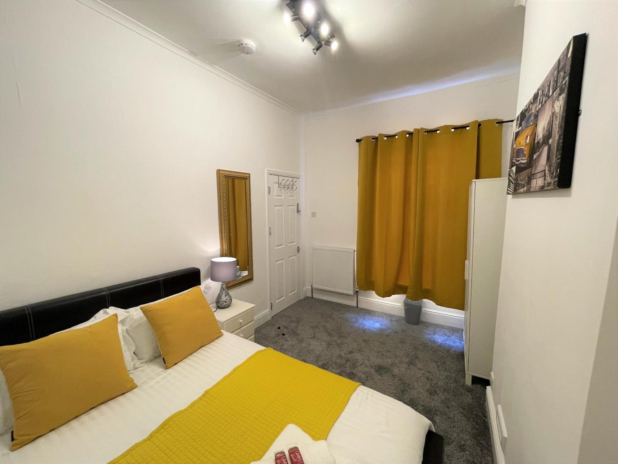 Robinhuts - 3 Bed Accommodation -Perfect For Contractors, Families & Students Кингстън ъпон Хъл Стая снимка
